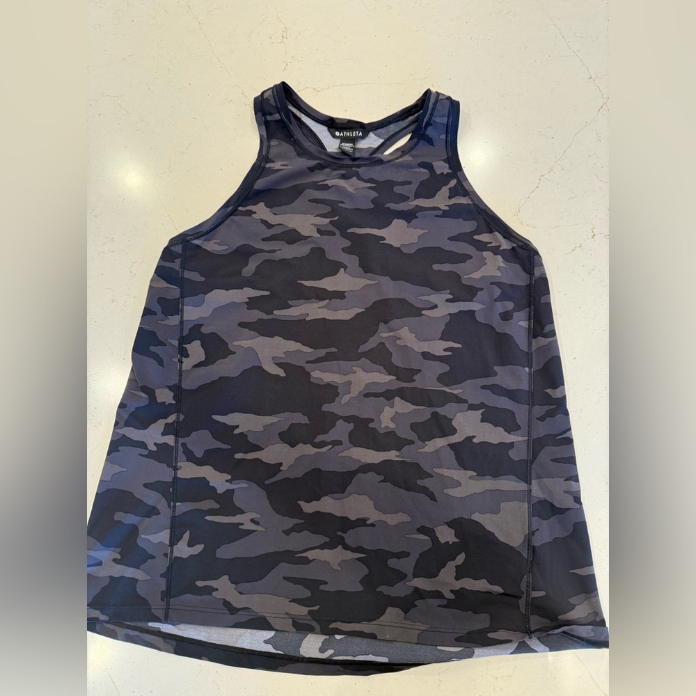 Women’s Ashleta camo tank. Medium.